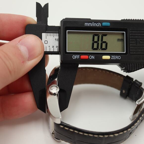 Guess GC Collection Swiss Made Small Seconds 29mm Tank Watch w New Battery - Picture 4 of 16